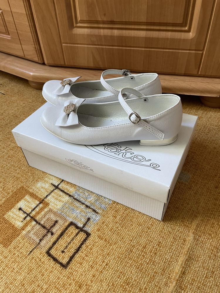 Buty białe komunijne MIKO rozm. 33