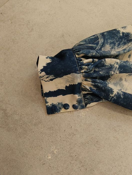 Plisowana sukienka oversize NA-KD