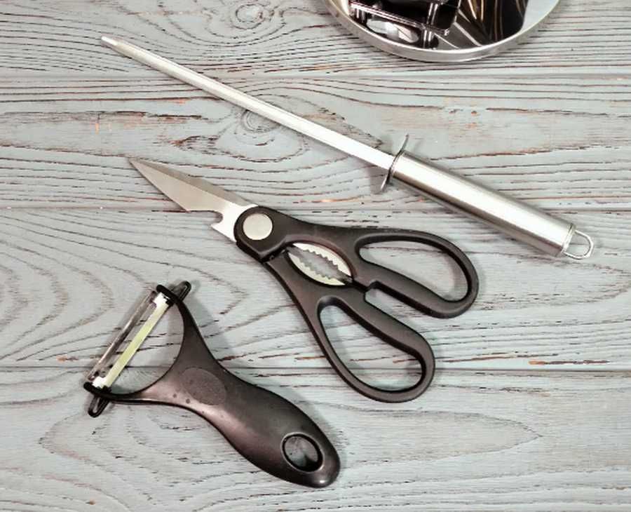 Набор ножей zepline на подставке с ножницами