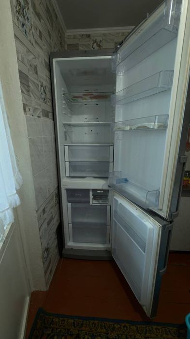 Холодильник двух камерний  LG