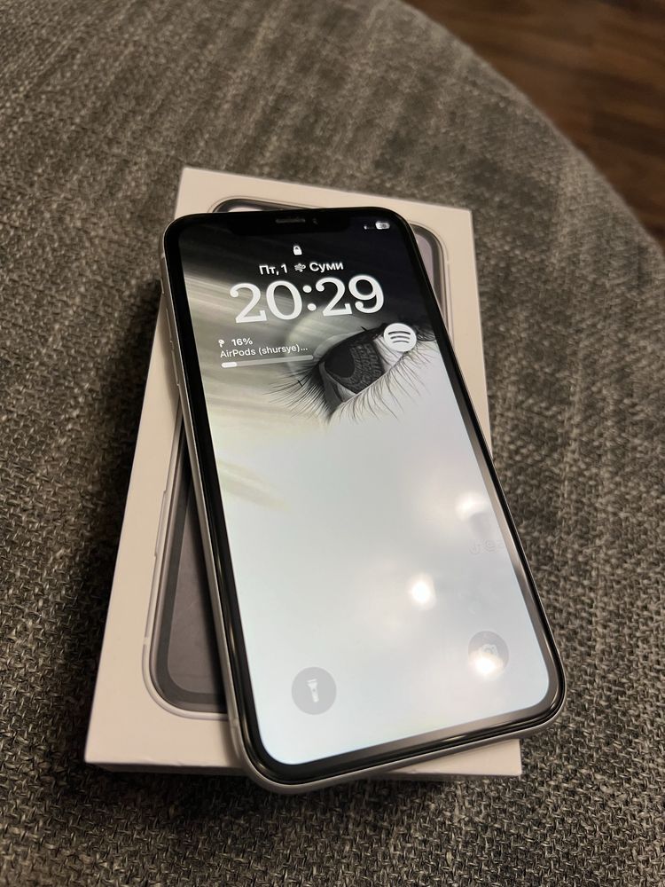 iPhone XR 128 GB white