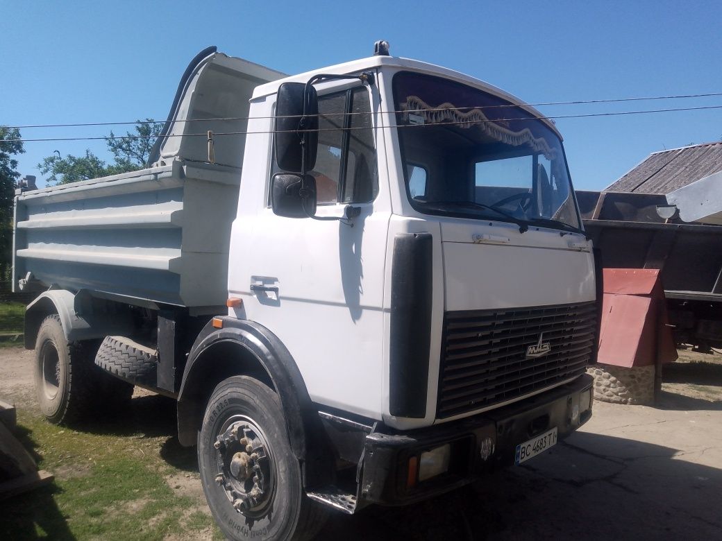 Продам МАЗ 555102 самосвал