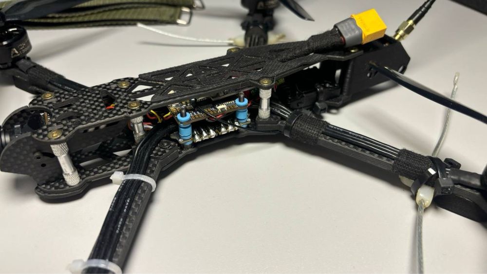 Продам фпв дрон elrs, є різні комплектації fpv (в наявності кількість)