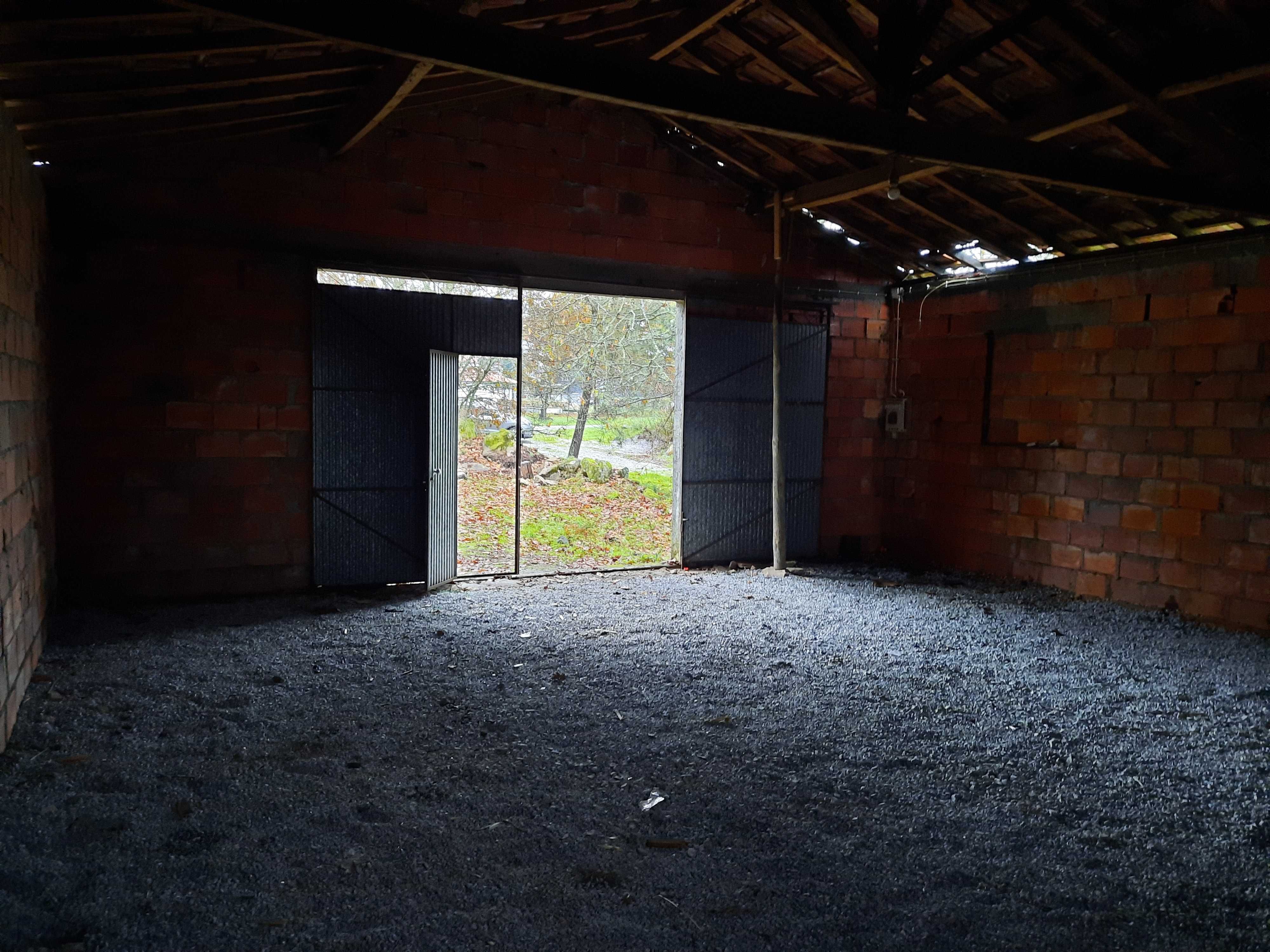 Garagem / Armazém - Mundão, Viseu