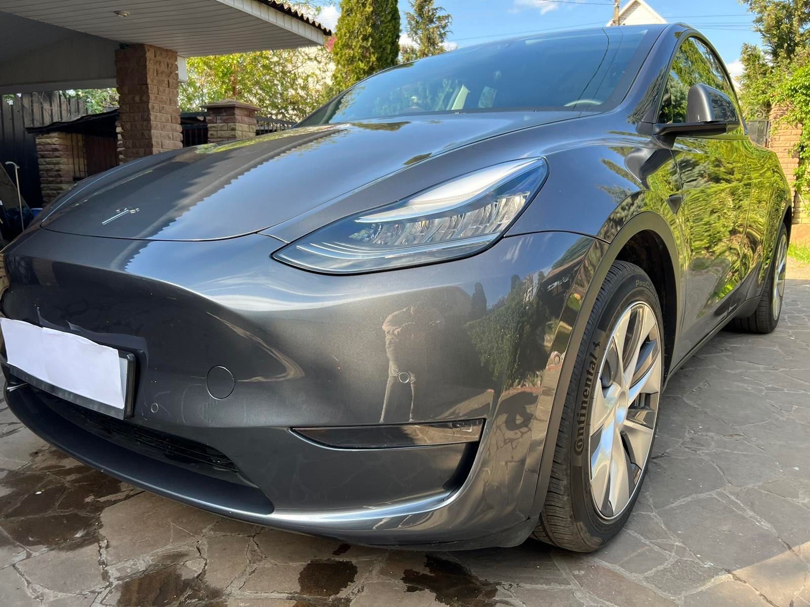 Tesla model Y 2022 року