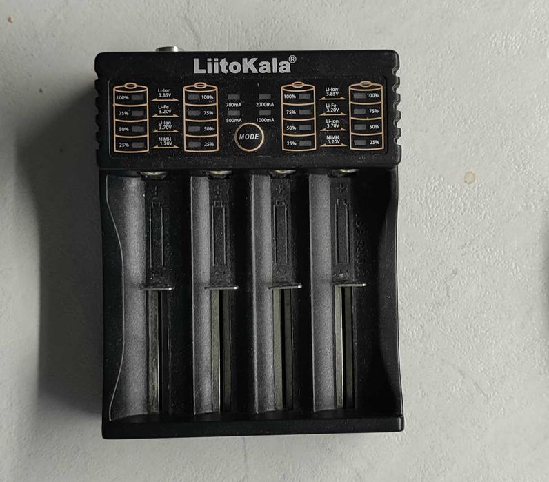 Заряднoe устройство Liitokala Lii-402 на 4 слота