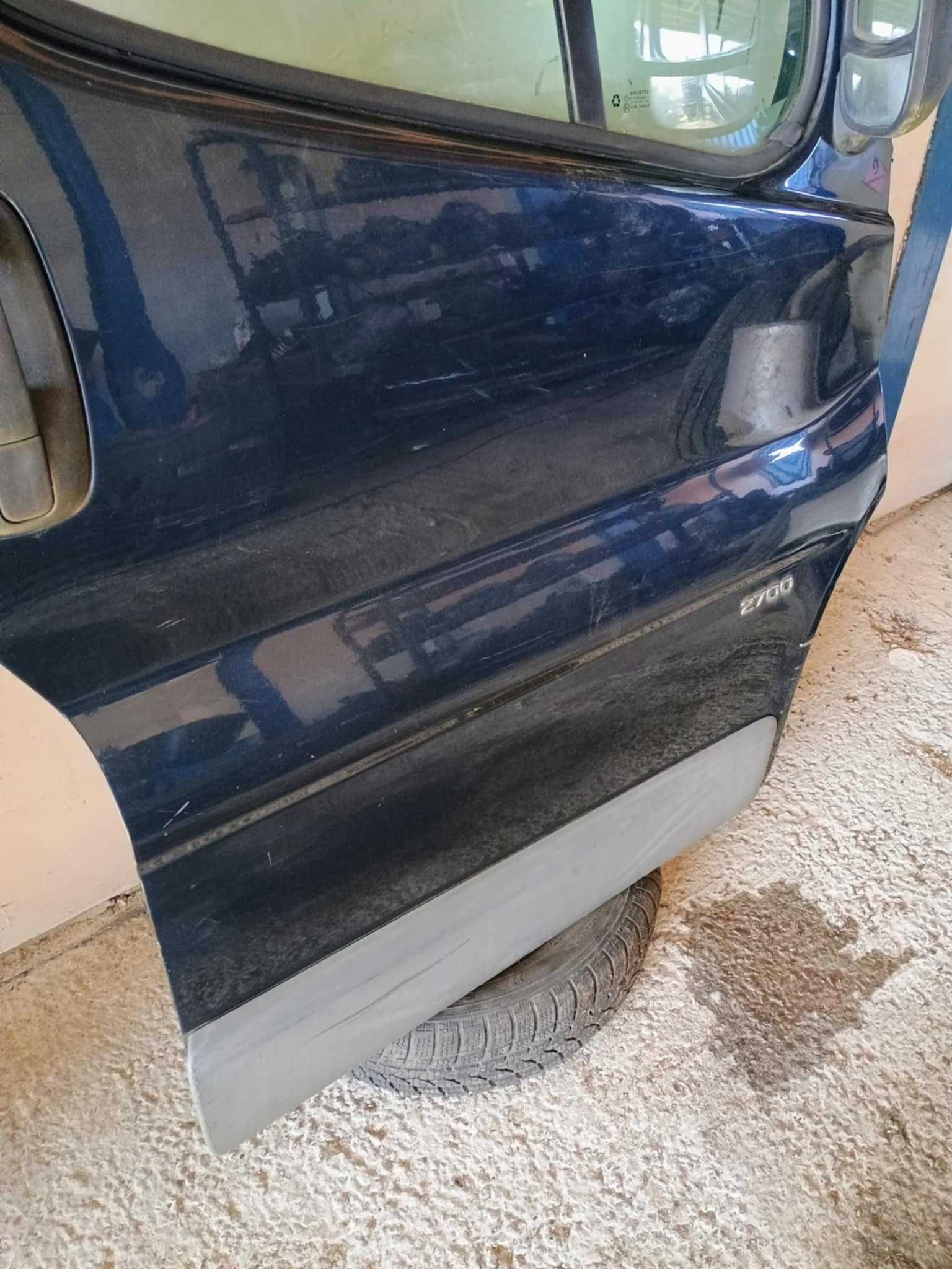 Drzwi Prawy Przód Prawe Przednie Trafic II Vivaro A KOD LAKIERU L20H