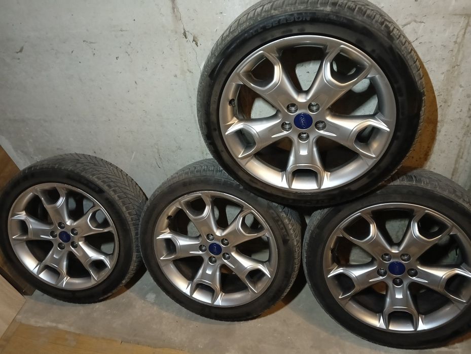 Na sprzedaż Alufelgi 19" z oponami Do Ford Kuga