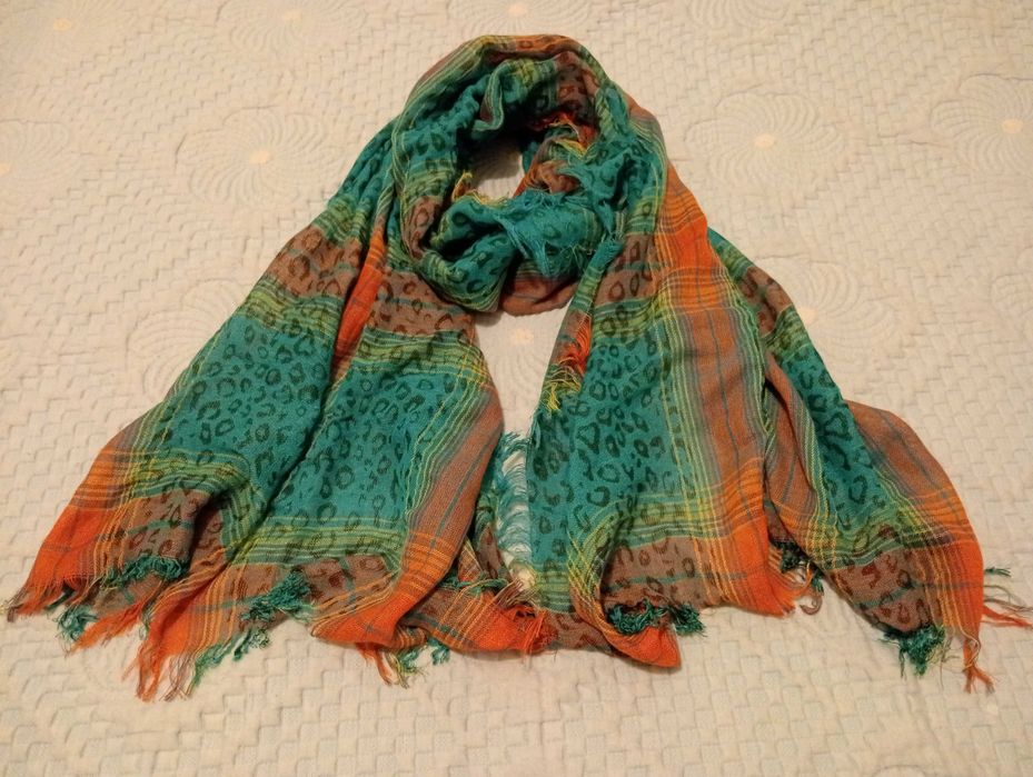 Lenços variados. Como Novos.