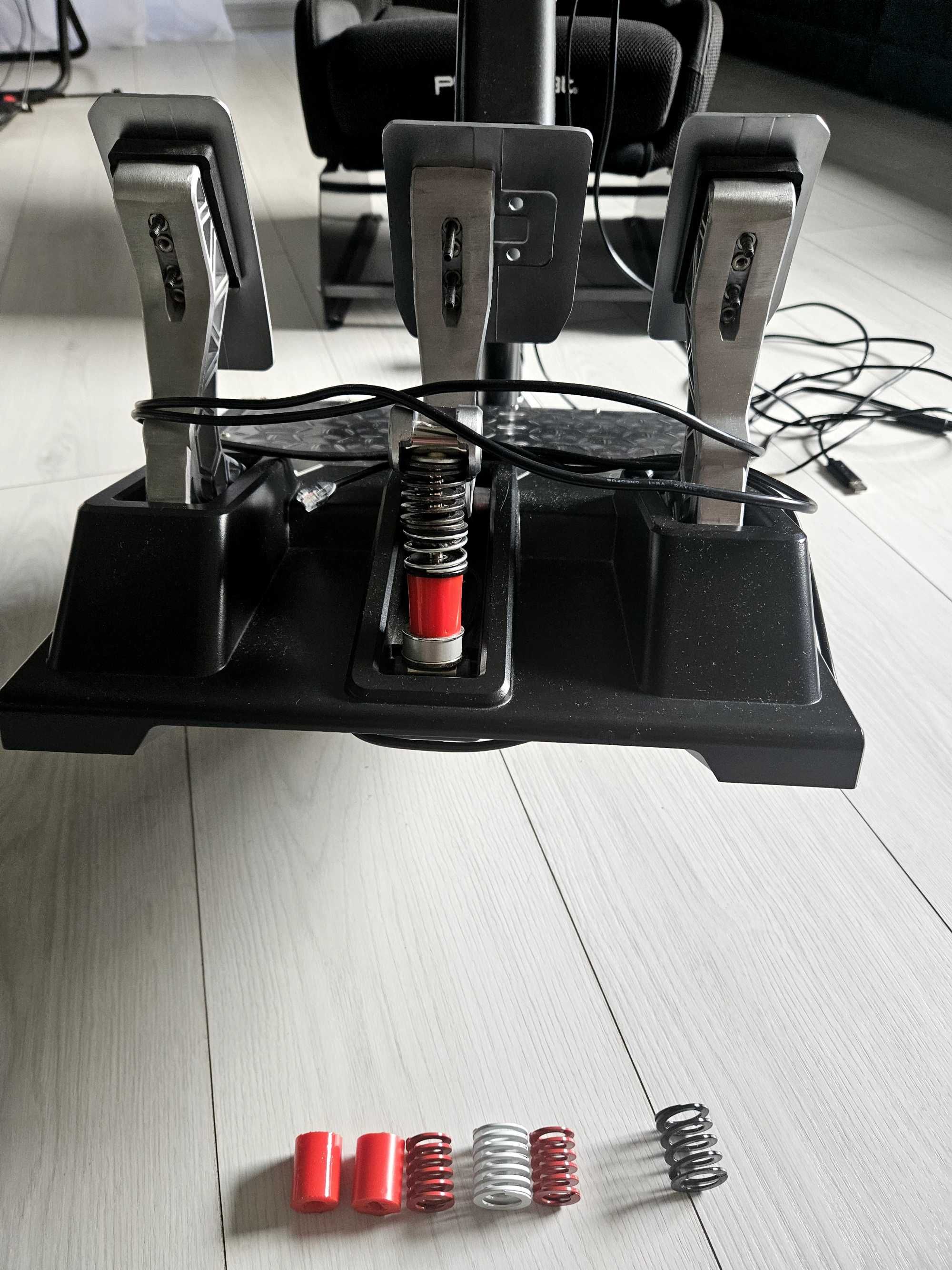 Thrustmaster TX leather edition 28 TLCM PLAYSEAT