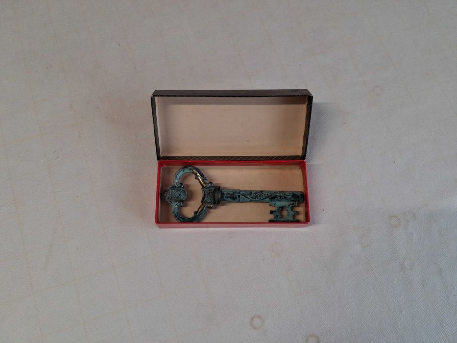 Saca Rolhas Chave Artístico com Caixa