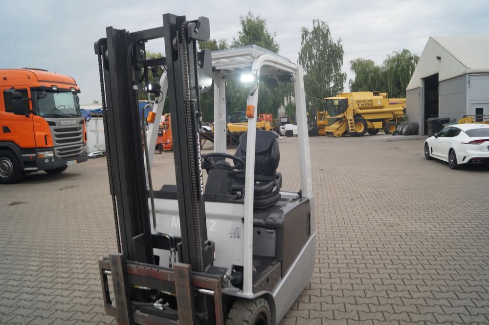 Nissan Wózek Widłowy  Elektryk 3-kołowy