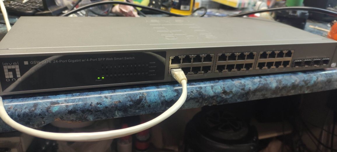 Switch 24 porty level one GSW-2476