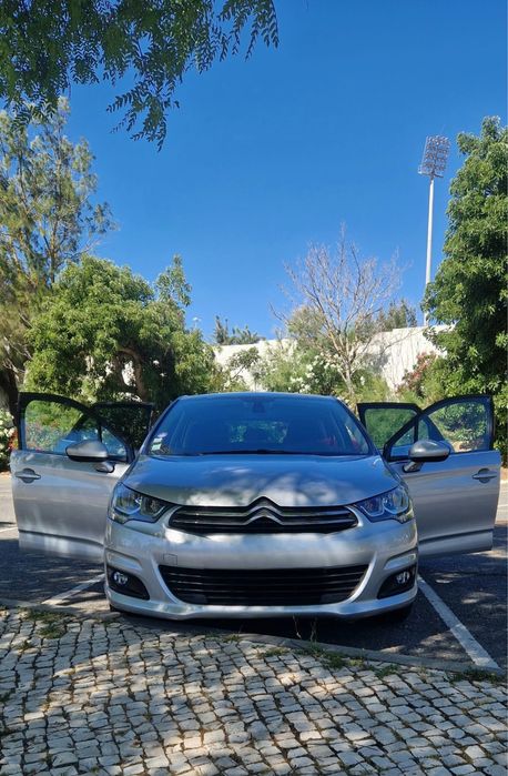 Citroën C4 PureTech 110 • 2015 • (Negociável)