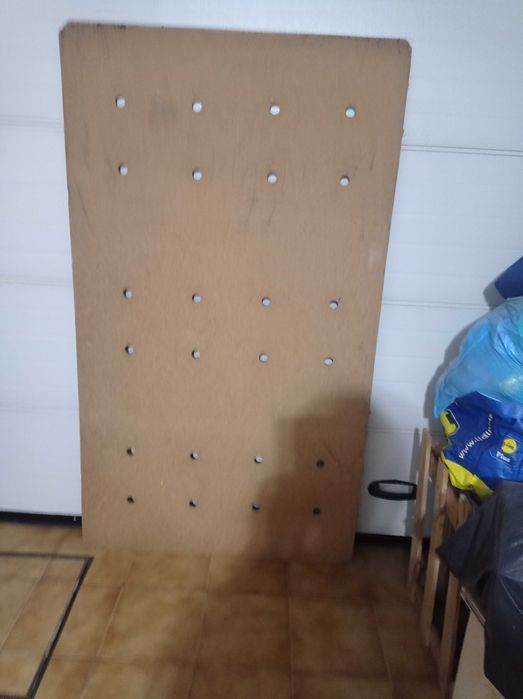 Cama de solteiro torneada em madeira maciça