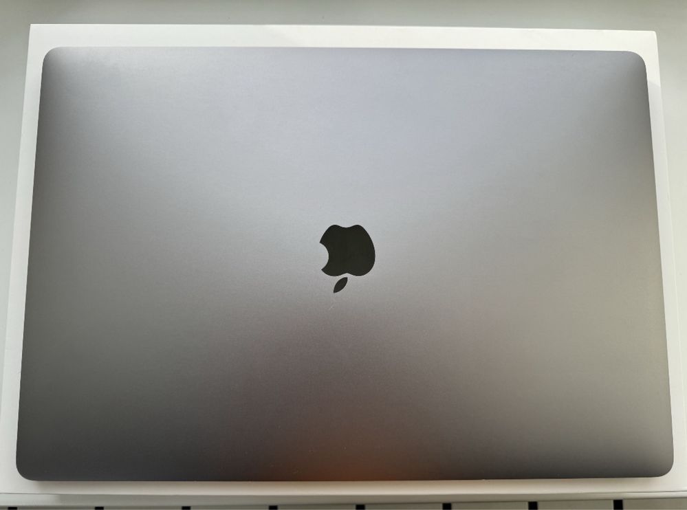 Macbook pro 16 (A2141 2019) Touchbar I7 16Gb RAM 500Gb SSD Radeon 5500