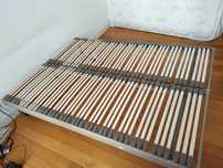 Cama e deck de ripas