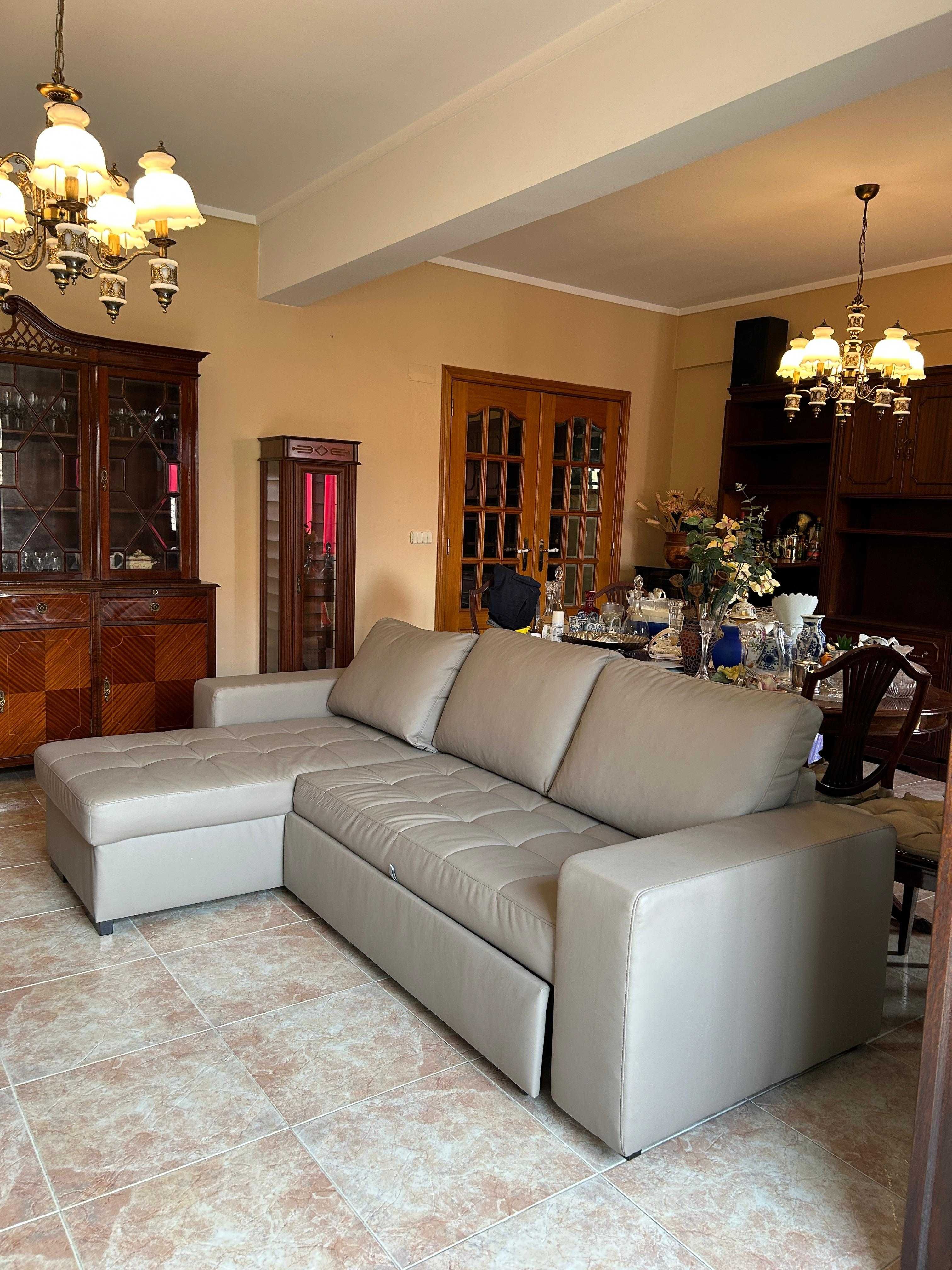 Sofa com chaise longue