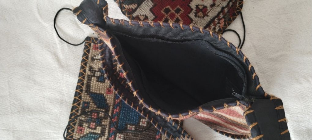 Torebki szyte ze starych ormianskich dywanów rękodzieło