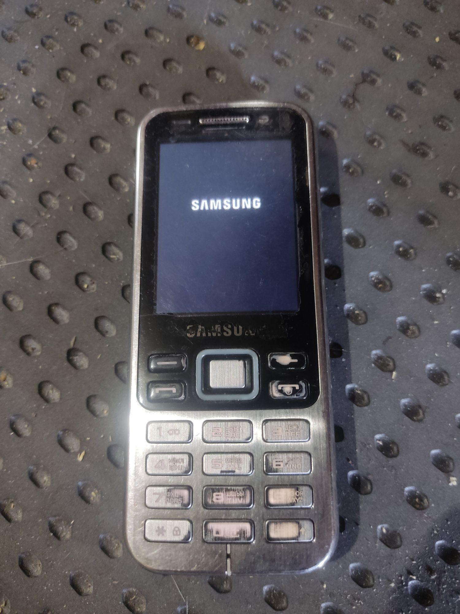 телефон Nokia кнопочний