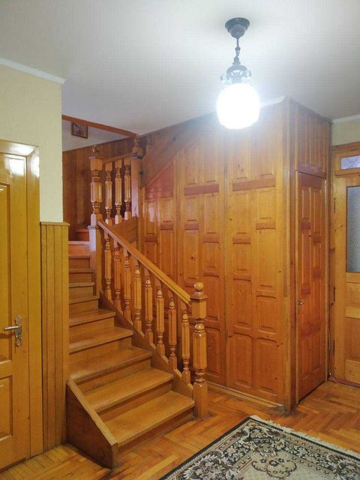 Продаж 2 пов будинку з 2 гаражеми і ділянкою на 12 соток, 236.5 кв.