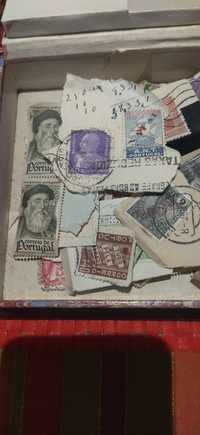 Cx com dezenas de selos antigos
