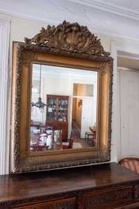 Magnifico Espelho de sala com florão , século XVIII .