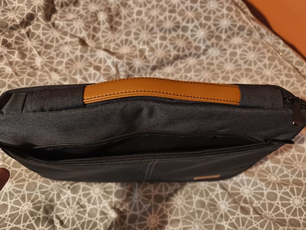 Pokrowiec etui torba na laptopa Renew Force 15,6" elegancka funkcjonal