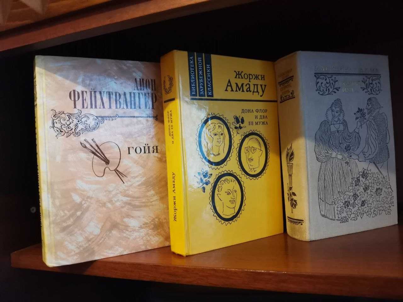 Розпродаж книг з домашньої бібліотеки