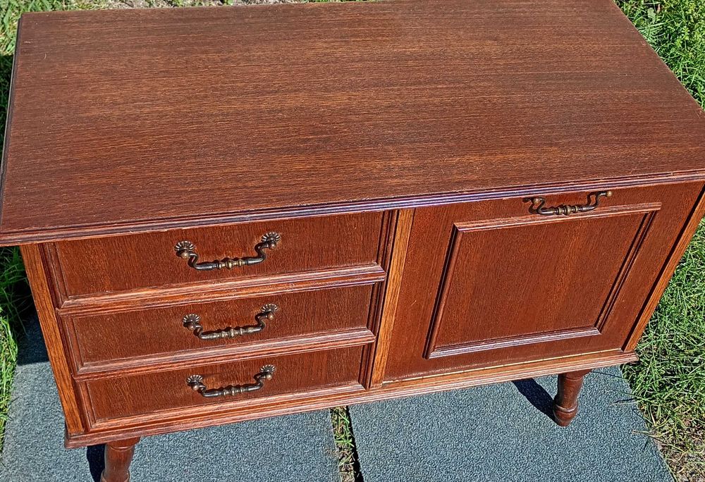 Szafka z szufladkami