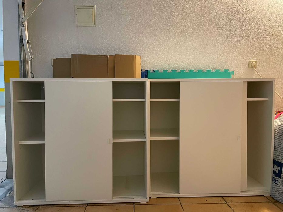 Armário com portas deslizantes