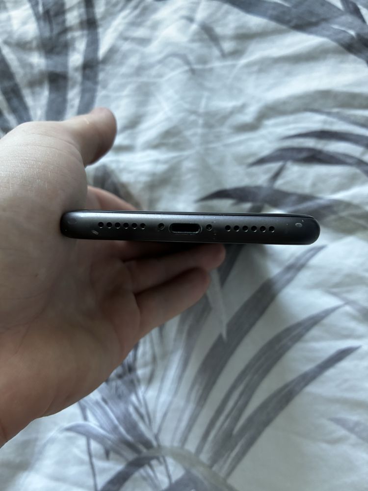 Iphone 11 z Etui i Pudełkiem