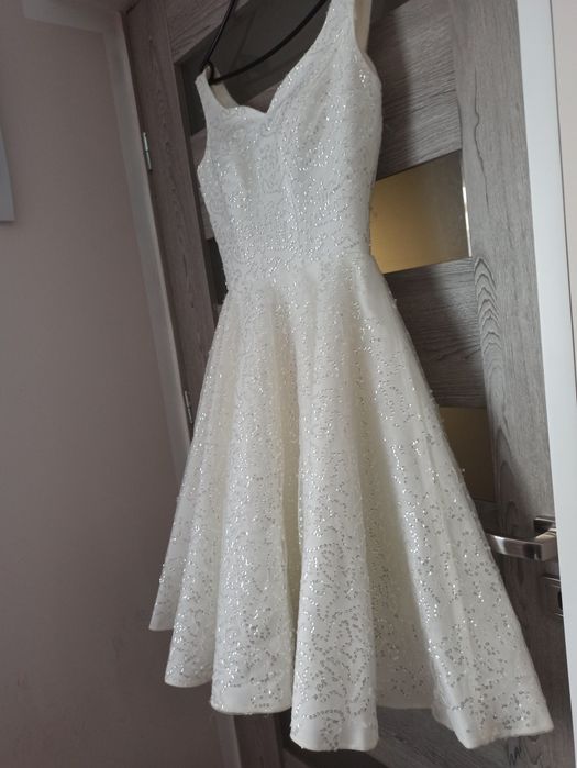 Sukienka ślubna wiązana