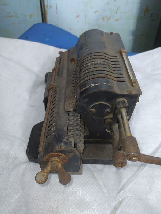 Продам старый арифмометр Феликс