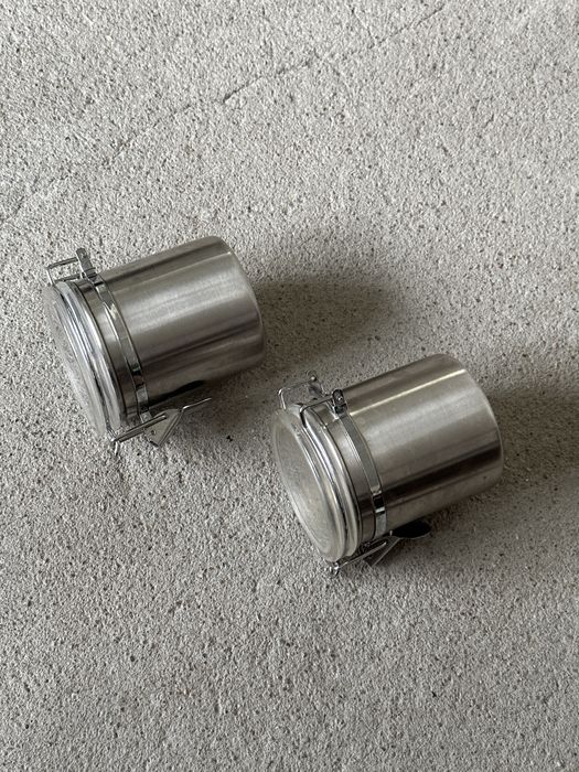 Pudelka metalowe pojemniki kuchenne do przechowywania sypkich rzeczy