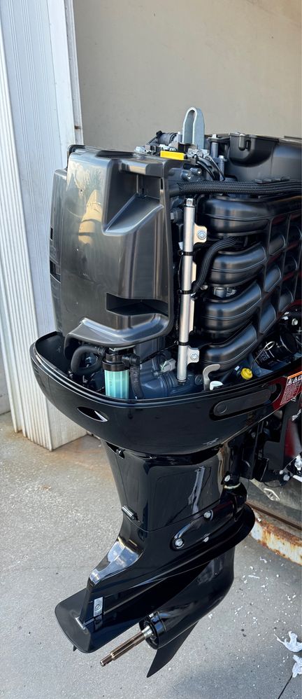 Motor  fora borda Suzuki 140 Hp