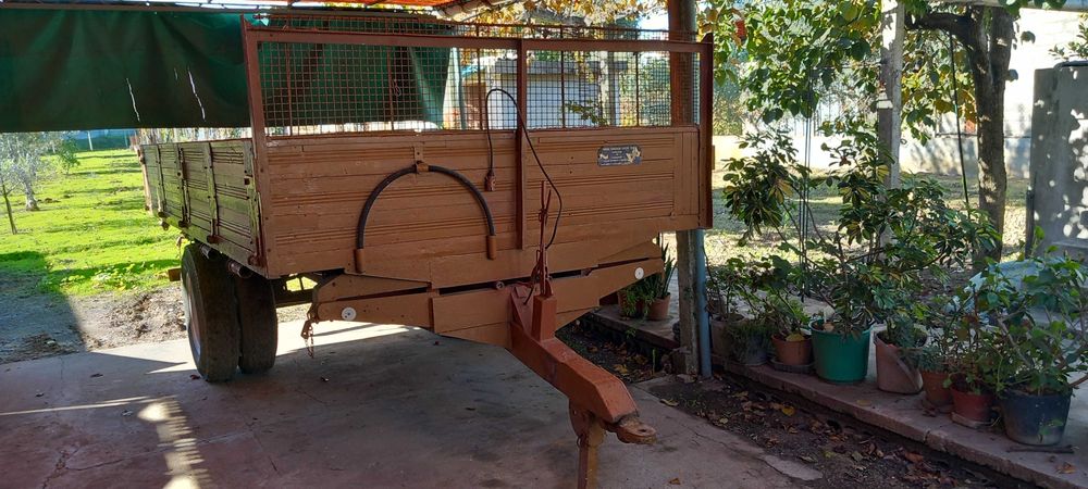 Alfaias Agrícolas - REBOQUE AGRÍCOLA