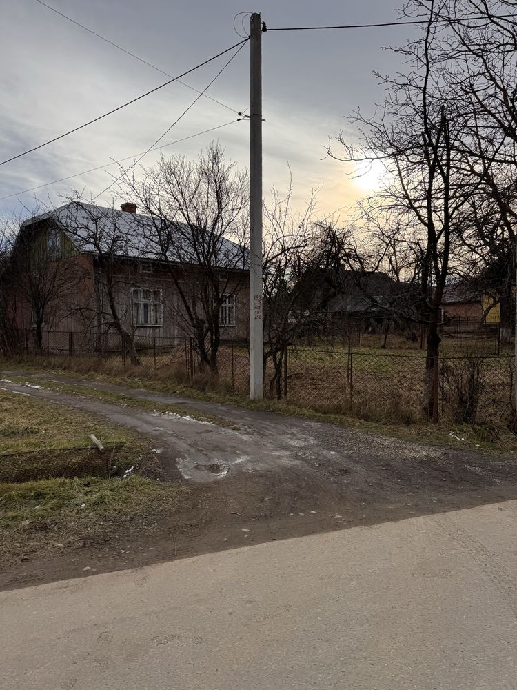 Житловий будинок з ділянкою.