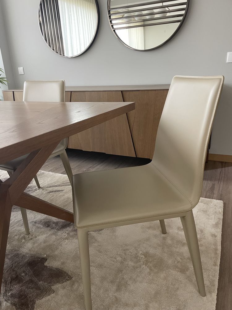 Mesa de Jantar + Cadeiras