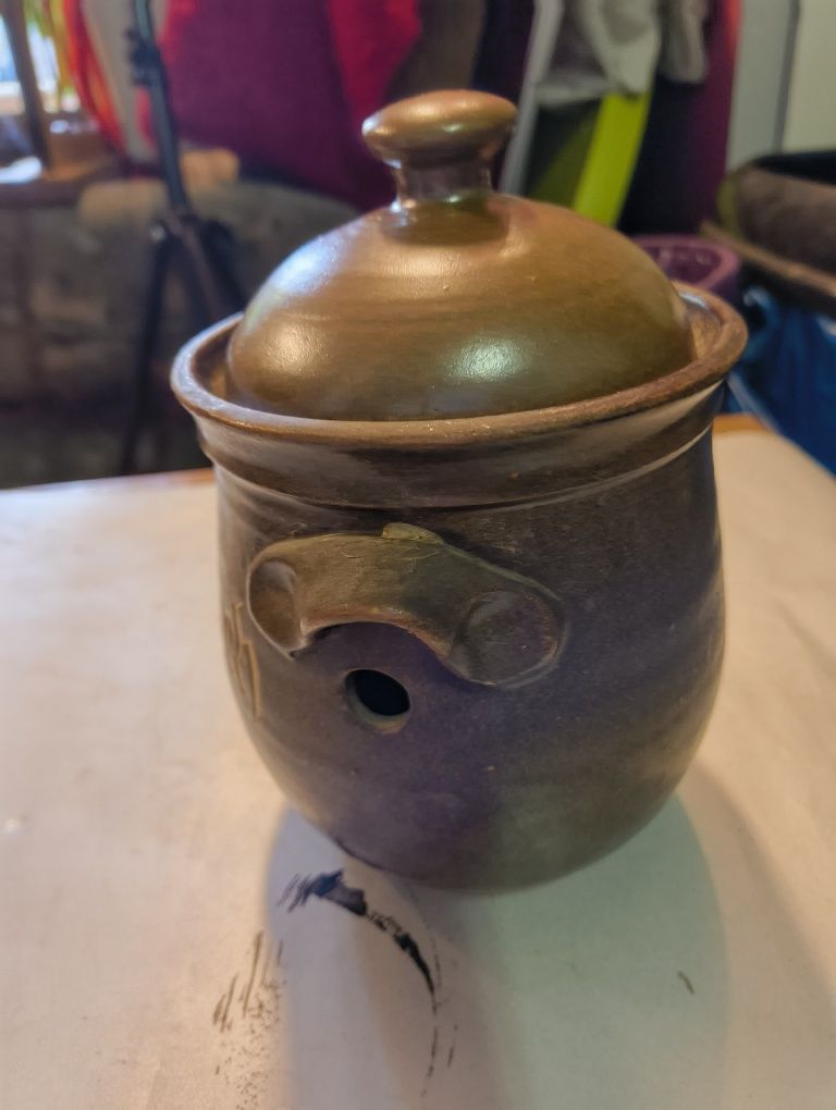 Ceramiczny pojemnik na czosnek