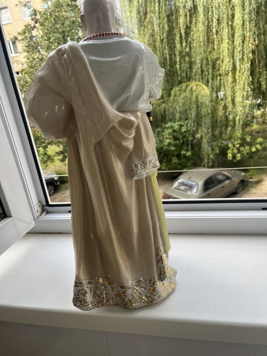 Фарфорова Статуетка