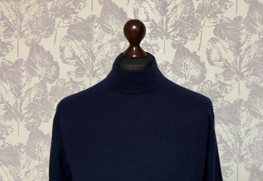Тонкий кашемировый свитер Cashmere Collection.