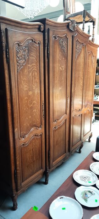 Dębowa czterodrzwiowa szafa w stylu Ludwika RATY