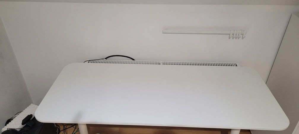 Biurko regulowane IKEA BEKANT 140x60 stan bdb