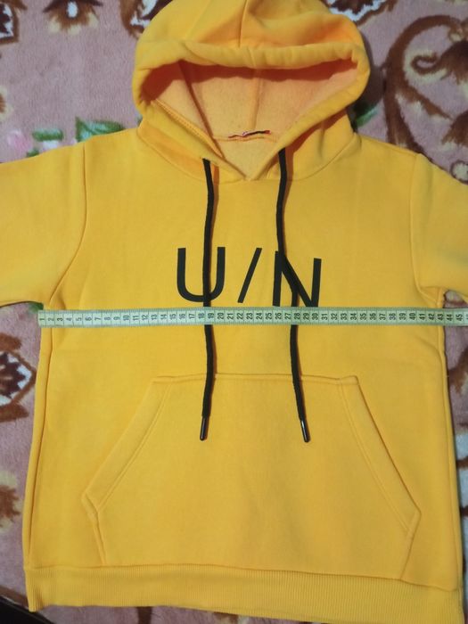 Яркий тёплый свитшот для девочки