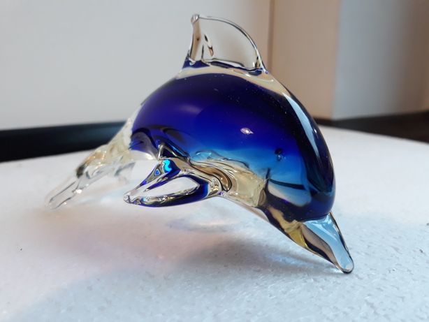 Mała figurka delfina ze szkła murano