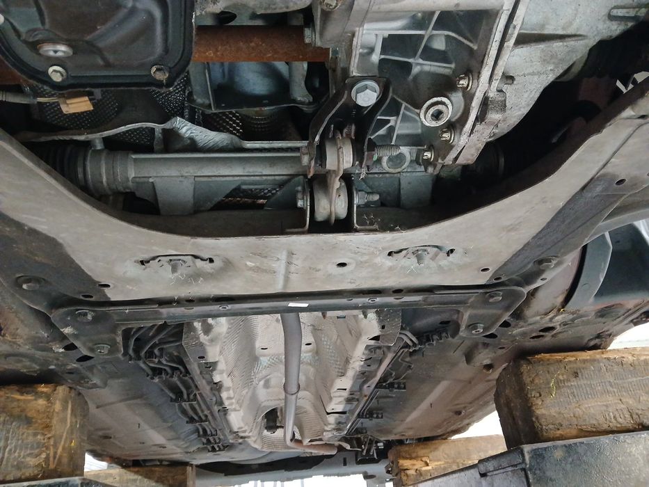 Charriot frente RENAULT Clio IV Grandtour (KH_)