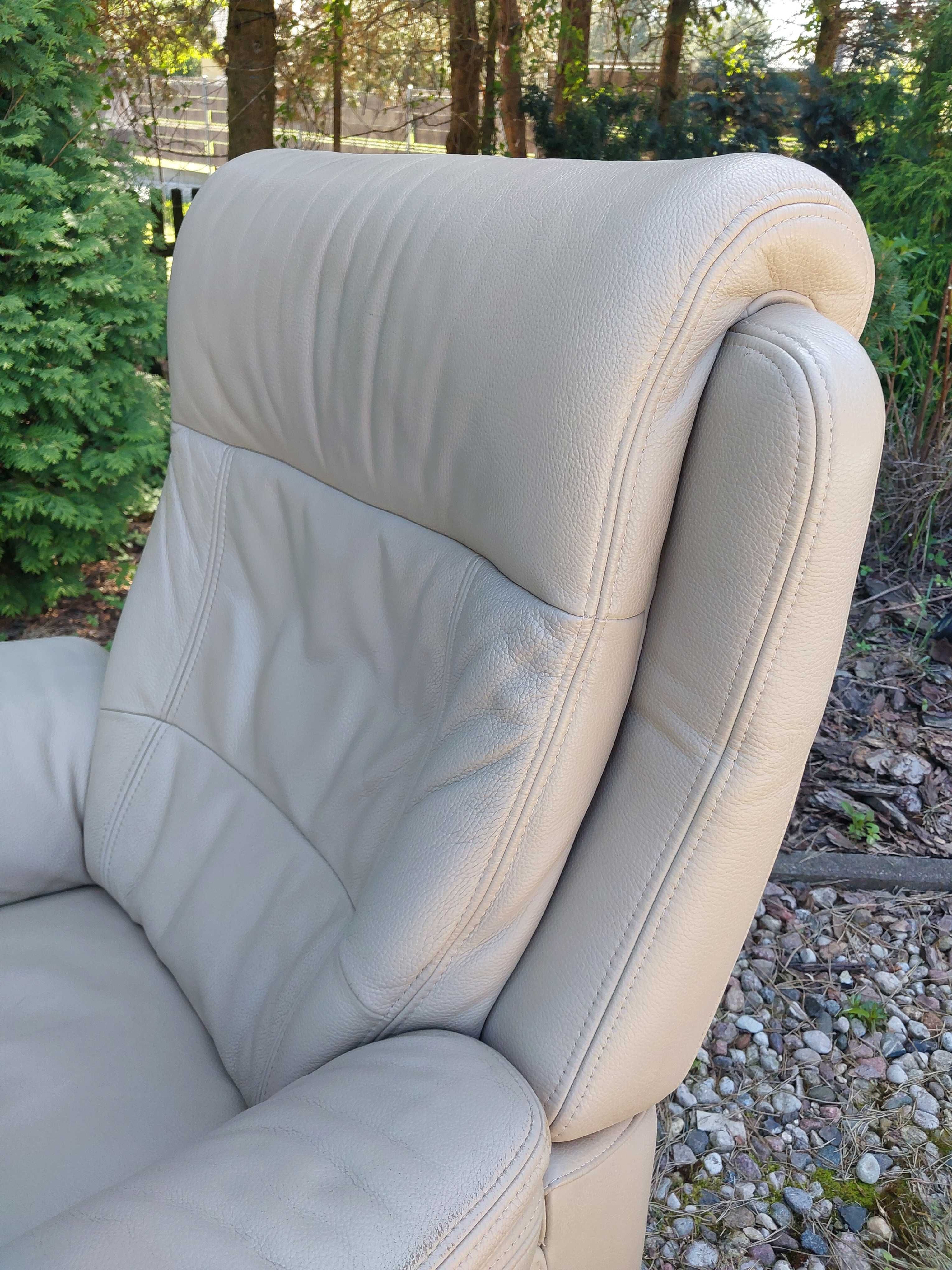 fotel rozkładany z funkcją relax jasna skóra nat elektrycznie rozkłada