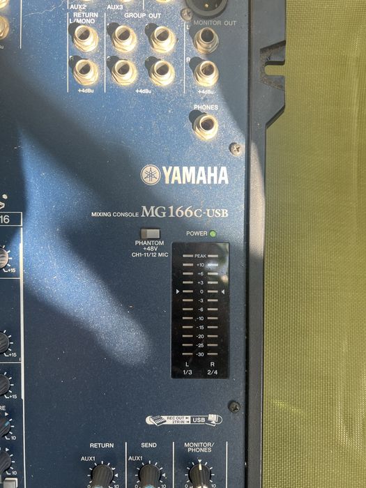 Mesa de mistura Yamaha MG166C-USB