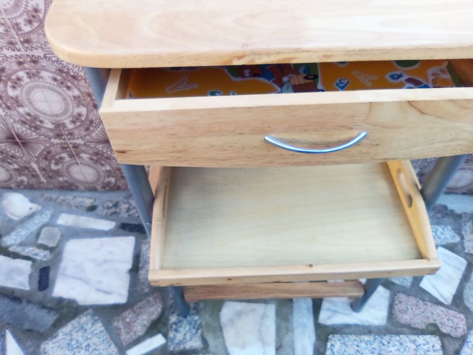 Mesa de apoio para cozinha ou despensa em madeira maciça novo